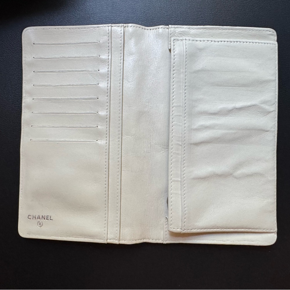 Chanel perforated leather wallet - Picture 3 of 5